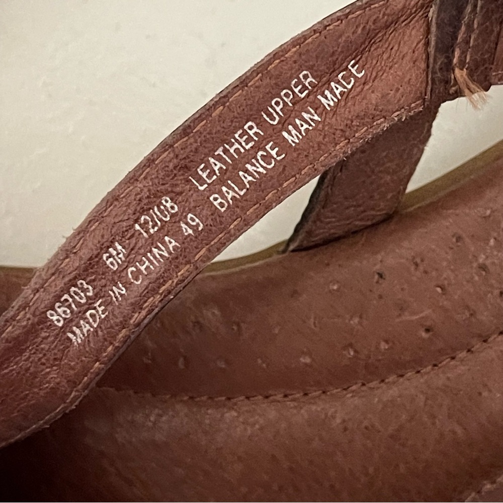 Clarks Sandals 2 pairs in Nude Tan and Brown Size 6 Leather - Picture 6 of 6